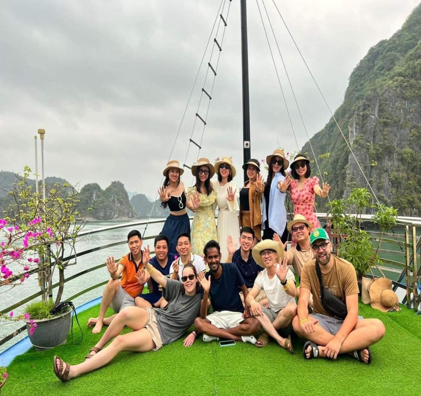 Tung Quang Hotel Dong Khe Sau Екстер'єр фото