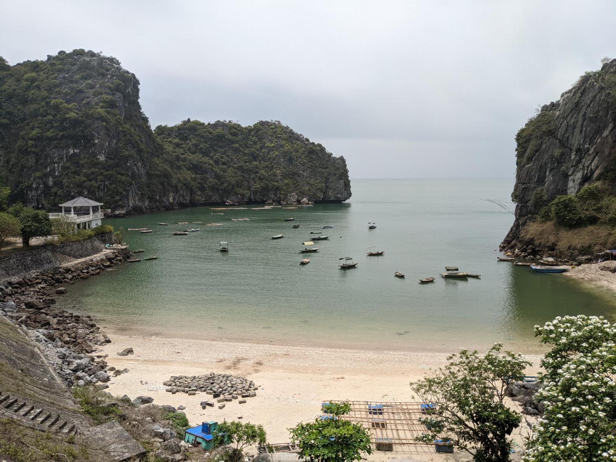 Tung Quang Hotel Dong Khe Sau Екстер'єр фото