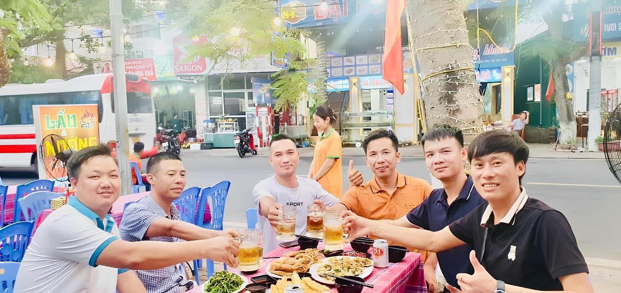 Tung Quang Hotel Dong Khe Sau Екстер'єр фото