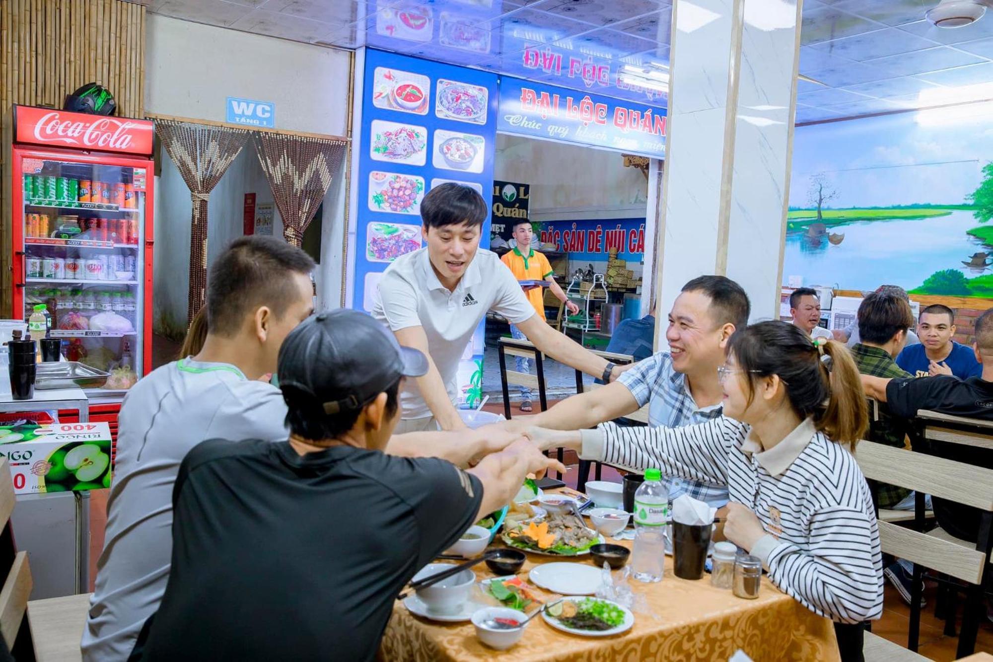 Tung Quang Hotel Dong Khe Sau Екстер'єр фото