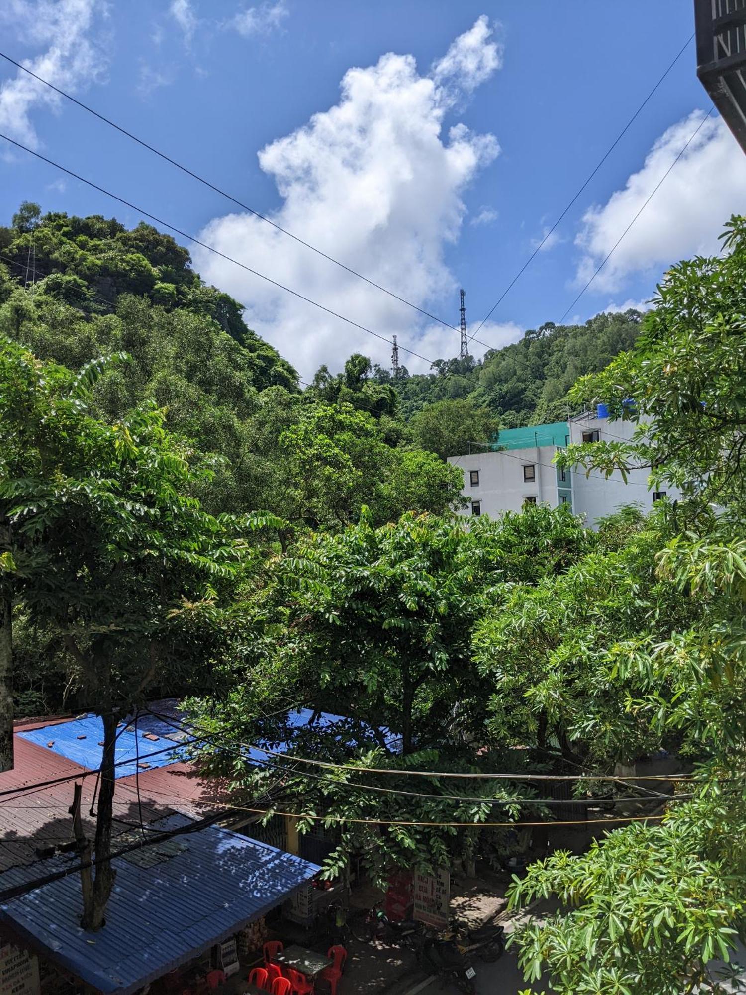 Tung Quang Hotel Dong Khe Sau Екстер'єр фото